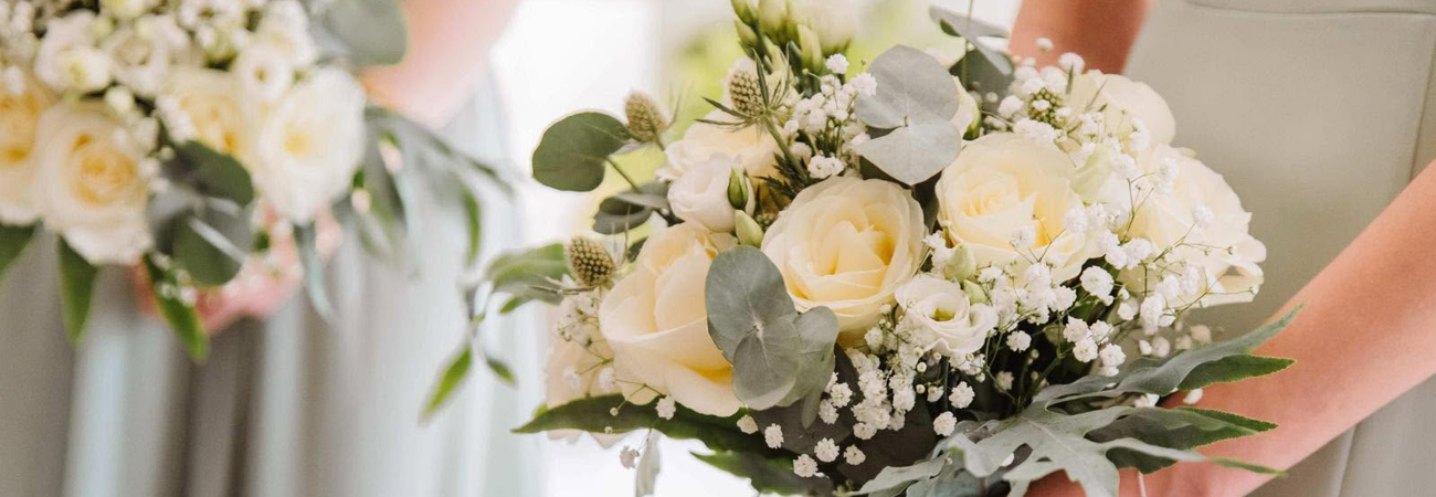 Wedding flowers from Berry blooms in Romsey