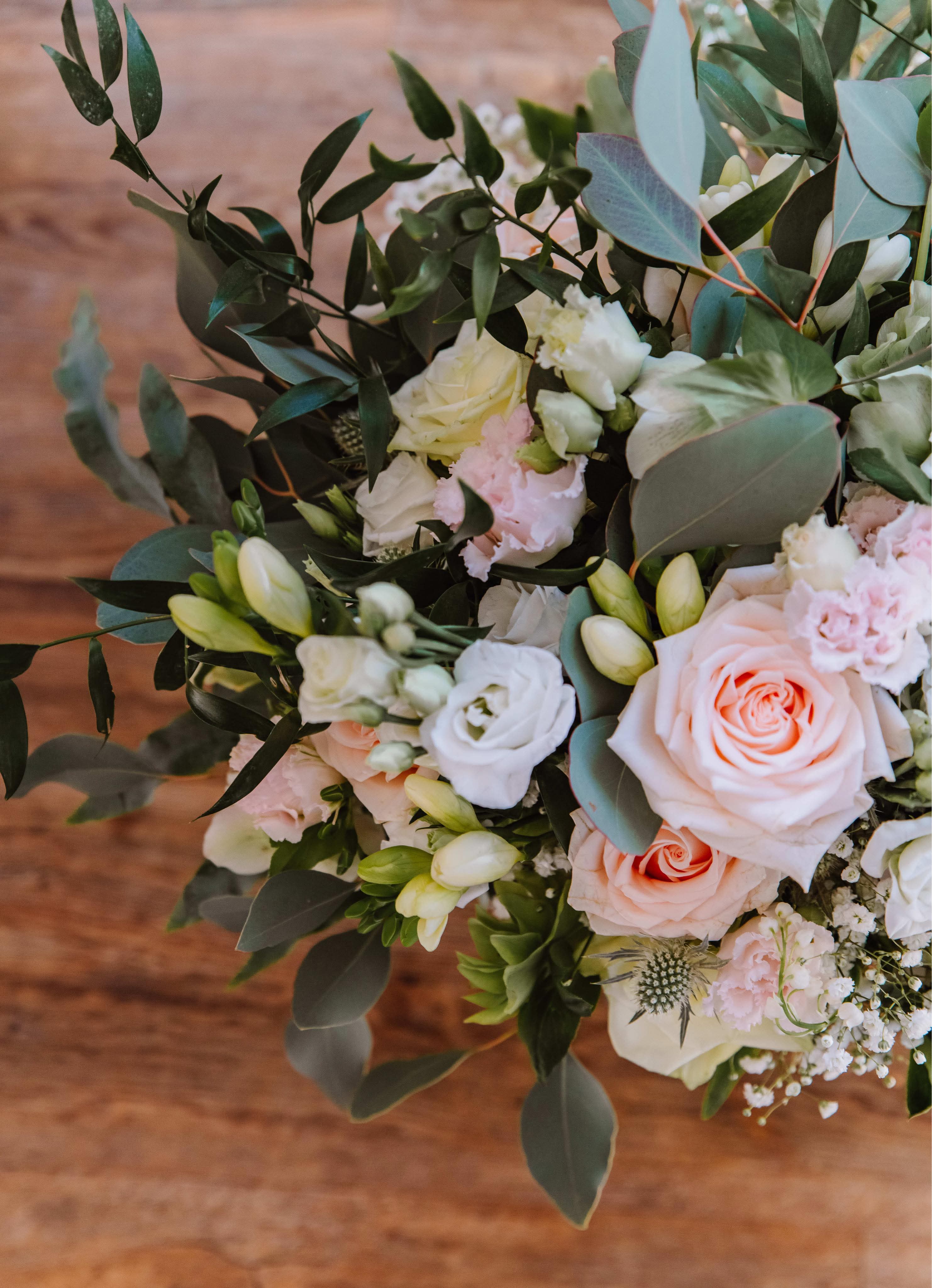 Wedding flowers from Berry blooms in Romsey