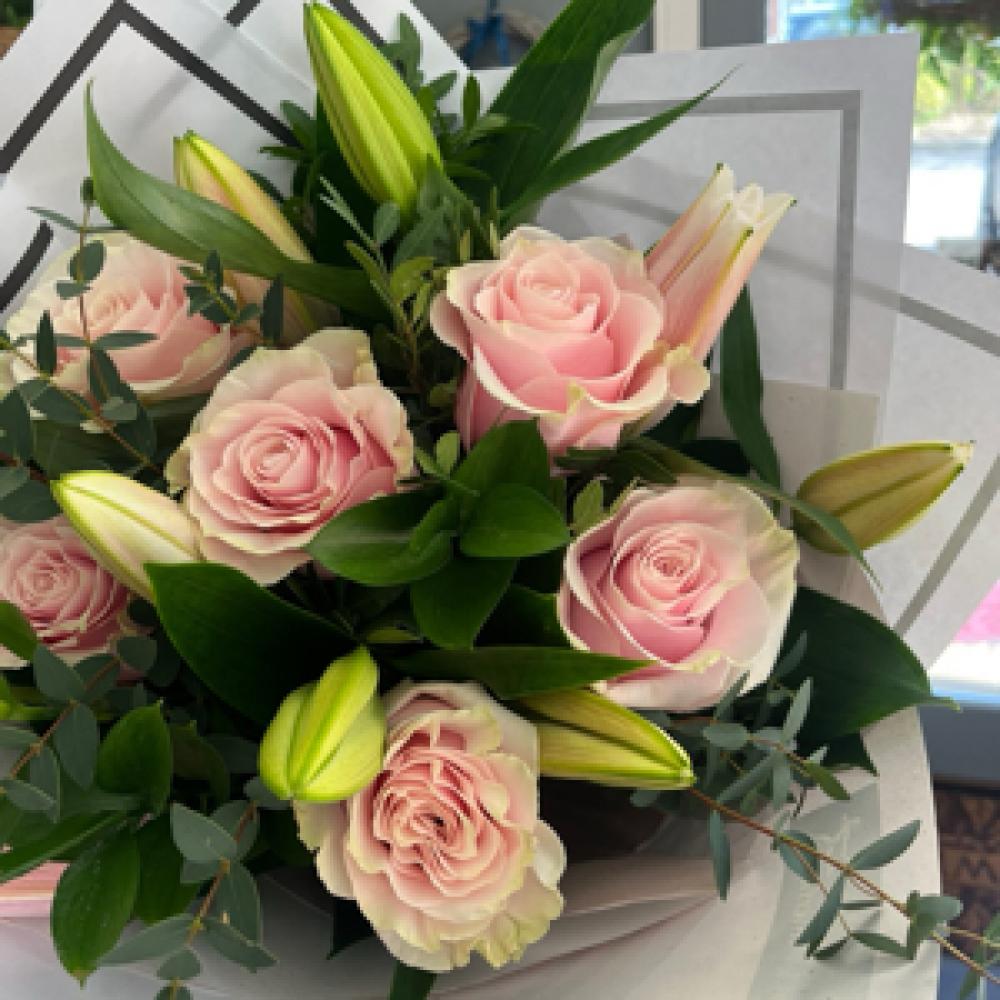 Pink rose and lily bouquet