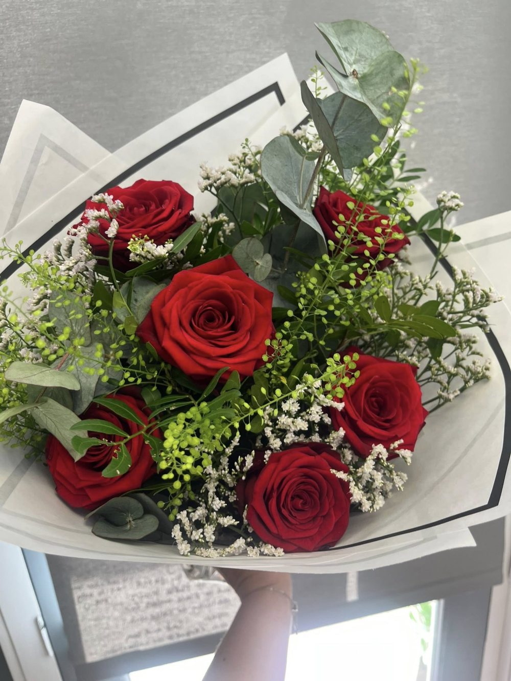 6 Red Roses